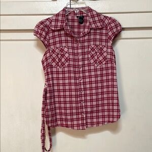 Rue21 Red and White Fitted Button Down Top